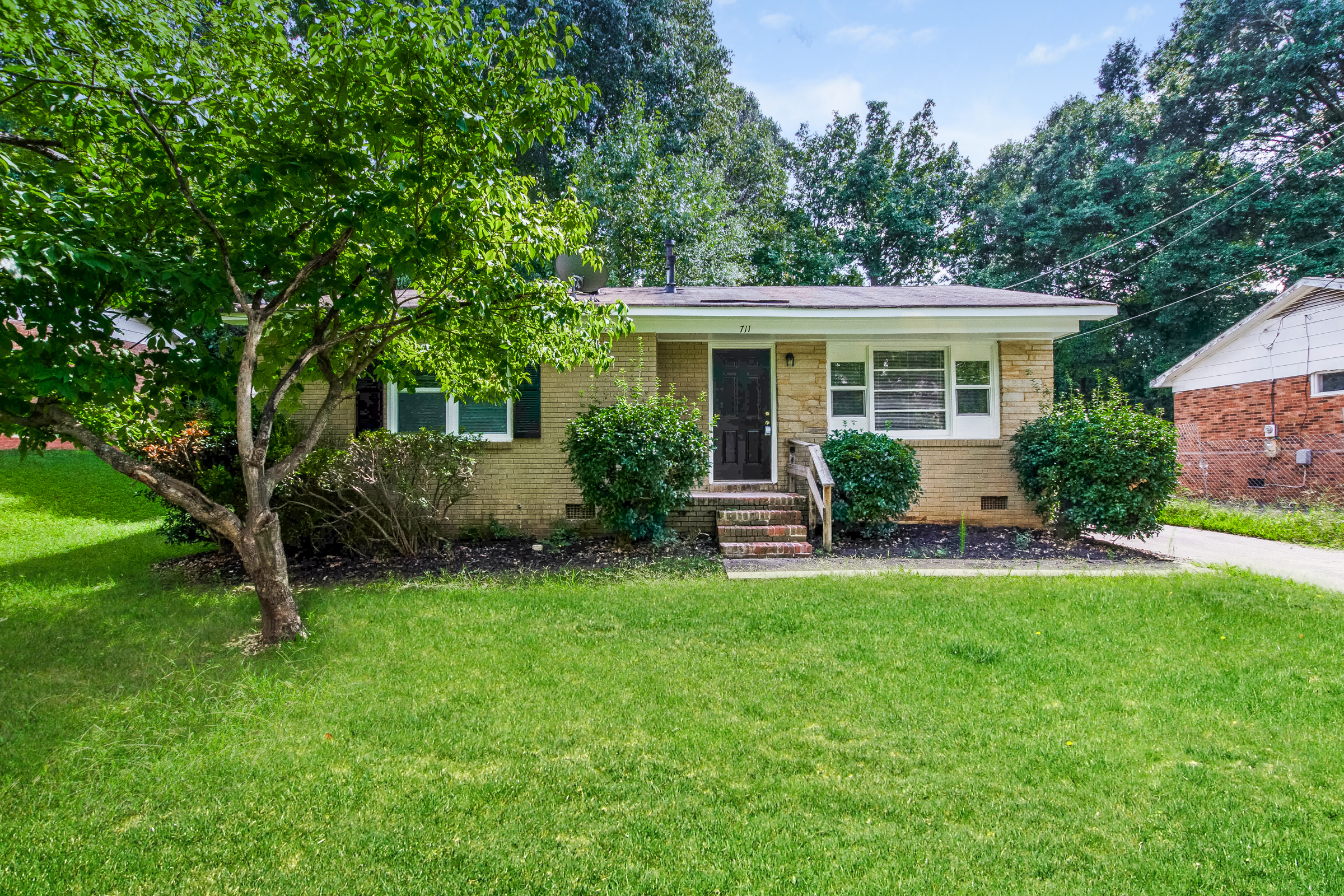 711 Dunbrook Ln Charlotte, NC 28217